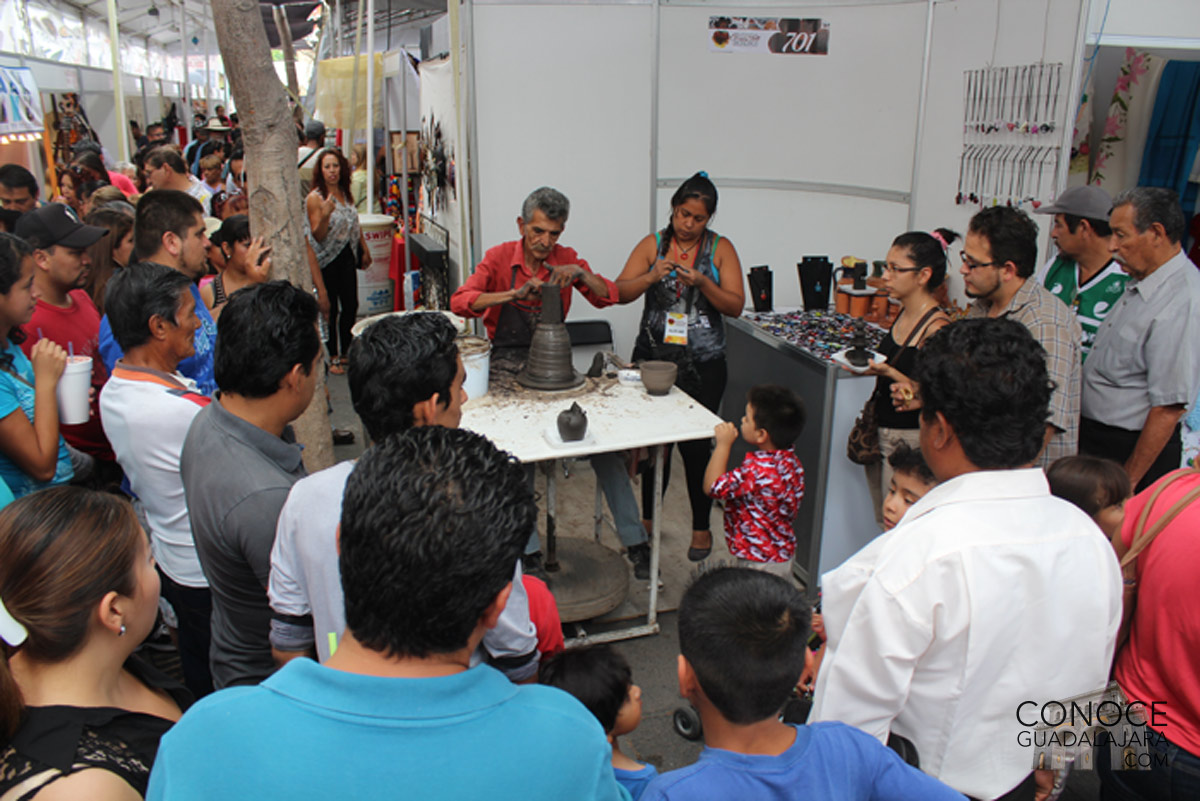 artesano-con-publico