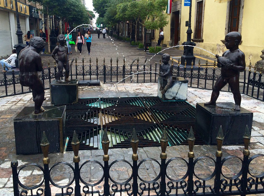 Fuente de los niños Miones